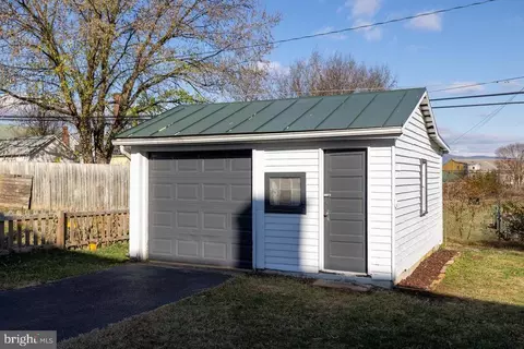 223 E Main St E, Luray, VA 22835 photo 37