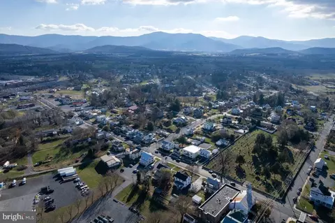 223 E Main St E, Luray, VA 22835 photo 53