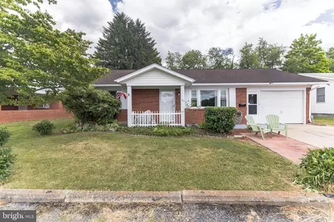 22 Oflinn St, Luray, VA 22835
