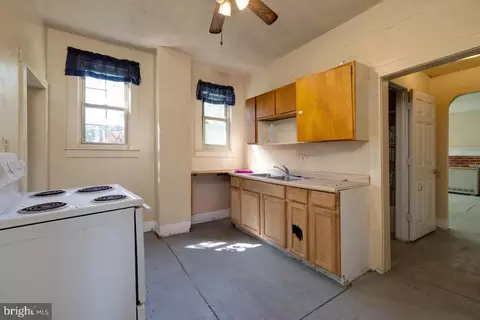 918 E Main St E, Luray, VA 22835 photo 2