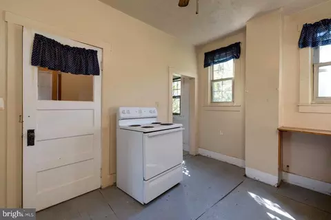 918 E Main St E, Luray, VA 22835 photo 4