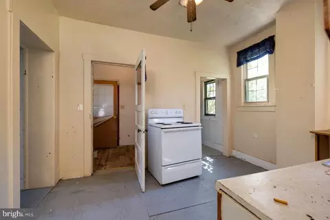 918 E Main St E, Luray, VA 22835 photo 3