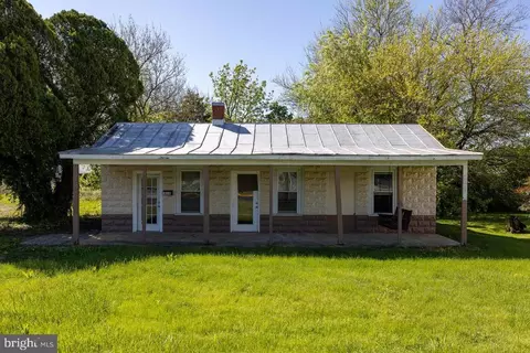 918 E Main St E, Luray, VA 22835
