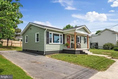 108 Mechanic St, Luray, VA 22835 photo 2