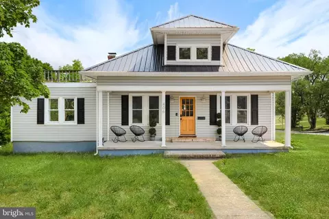 406 8th St, Shenandoah, VA 22849