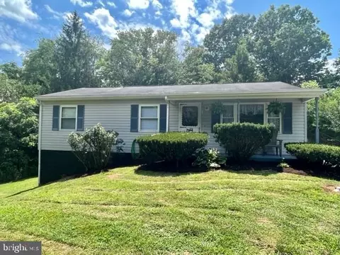 819 8th St, Shenandoah, VA 22849