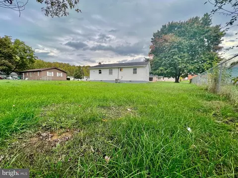 4 E Old Barn Rd E, Luray, VA 22835 photo 4