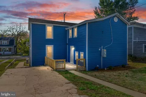 404 3rd St, Shenandoah, VA 22849 photo 2