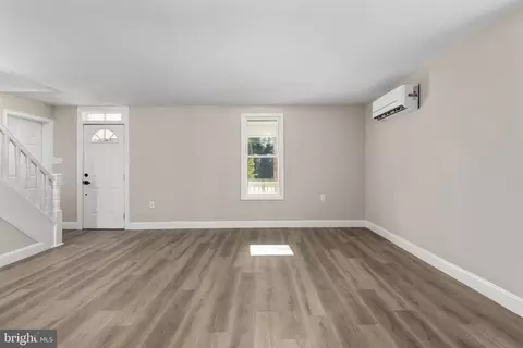 404 3rd St, Shenandoah, VA 22849 photo 3