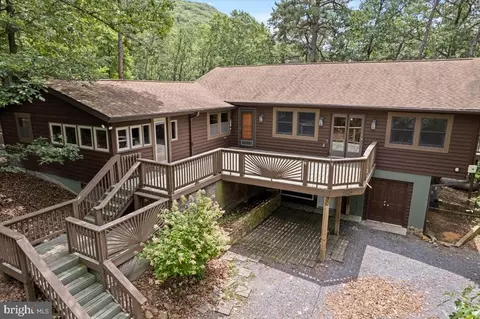 225 Buzzard View Pl, Shenandoah, VA 22849