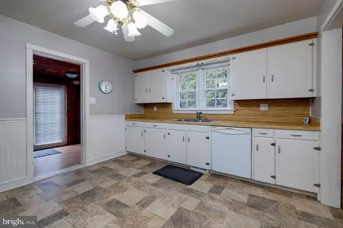 1184 E Main St E, Stanley, VA 22851 photo 3