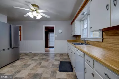 1184 E Main St E, Stanley, VA 22851 photo 5