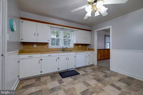 1184 E Main St E, Stanley, VA 22851 photo 4
