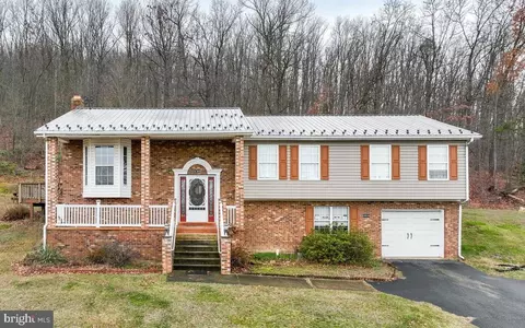 166 Owens Dr, Stanley, VA 22851