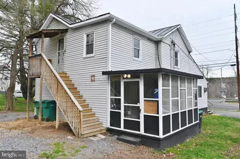 1324 E Main St E, Luray, VA 22835