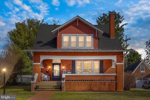 17 Blue Ridge Ave, Luray, VA 22835