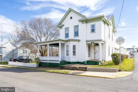 123 Mechanic St, Luray, VA 22835