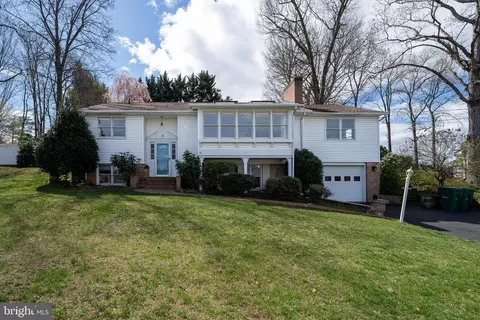 18 Canaan St, Luray, VA 22835