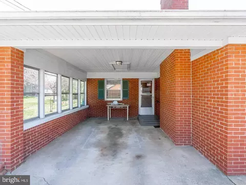 9 Third St, Luray, VA 22835 photo 7