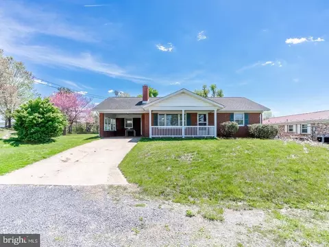 9 Third St, Luray, VA 22835