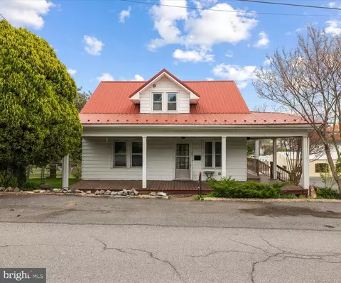 102 N Lee St N, Luray, VA 22835
