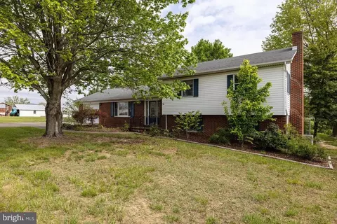1 Mount View Ave, Luray, VA 22835