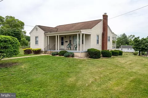 713 10th St, Shenandoah, VA 22849