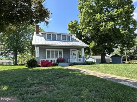 4 Bartlett Ave, Luray, VA 22835
