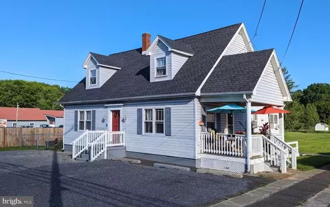 1222 E Main St E, Luray, VA 22835