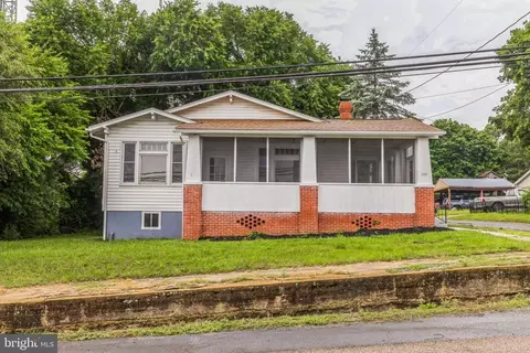 305 Virginia Ave, Shenandoah, VA 22849