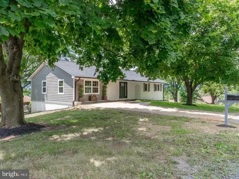 5 Hilldale Dr, Luray, VA 22835