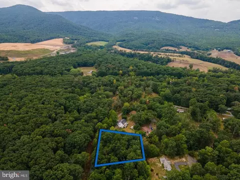 Oak Ln, Luray, VA 22835