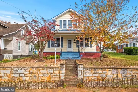 406 6th St, Shenandoah, VA 22849