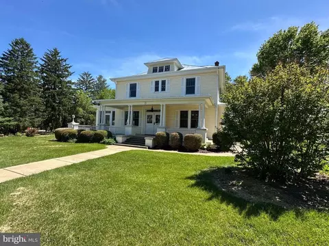 8 Bartlett Ave, Luray, VA 22835 photo 4