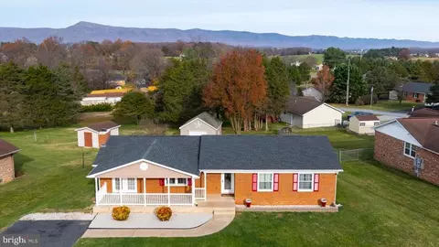 9 Springview Blvd, Luray, VA 22835 photo 2