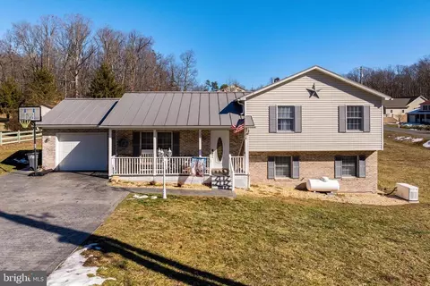 595 Massanutten Ave, Shenandoah, VA 22849