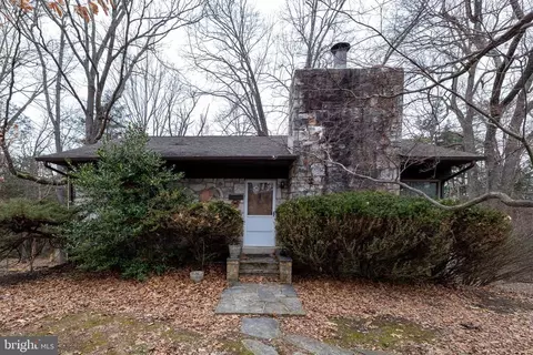 110 S Lawyer Dr S, Stanley, VA 22851
