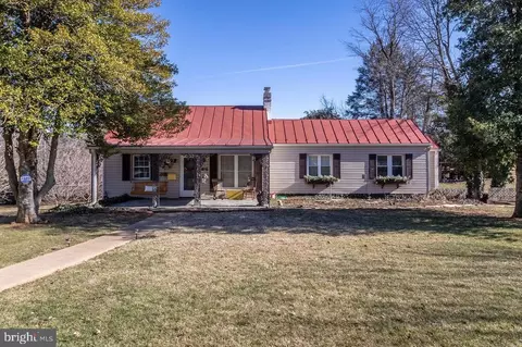 209 Hawksbill Heights Dr, Luray, VA 22835