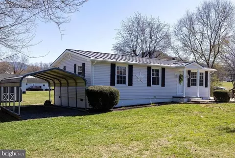 184 Roundhead Dr, Stanley, VA 22851