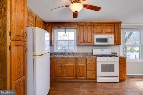 184 Roundhead Dr, Stanley, VA 22851 photo 6
