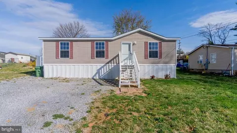 909 Carol Ave, Shenandoah, VA 22849