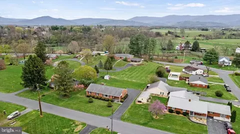 13 Springcrest Dr, Luray, VA 22835 photo 3