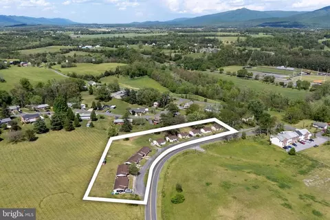 4 Cottage Dr, Luray, VA 22835