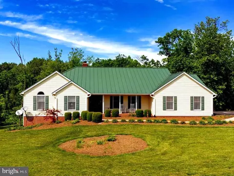 499 Mont View Ln, Luray, VA 22835