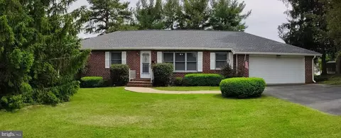 16 Park Ave, Luray, VA 22835