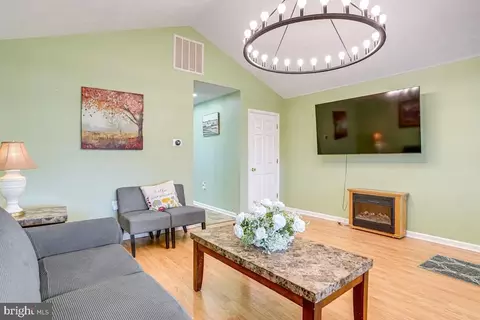 4 Brumback Ave, Luray, VA 22835