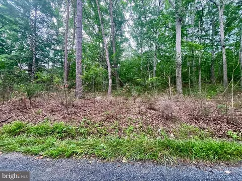 Oak Lane, Luray, VA 22835