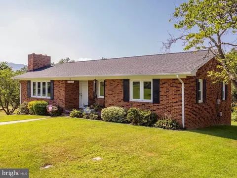42 Oakcrest Dr, Luray, VA 22835