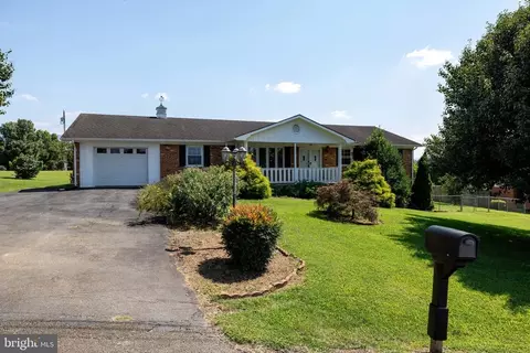 36 Canaan St, Luray, VA 22835