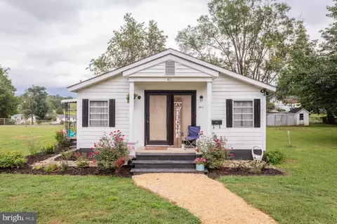 411 Fourth St, Luray, VA 22835